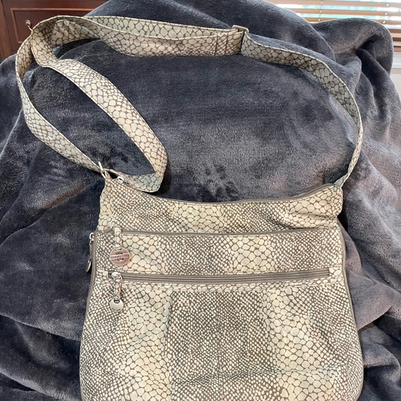 Travelon Greige Snakeskin Travelon Large RFID Bag - Picture 2 of 14